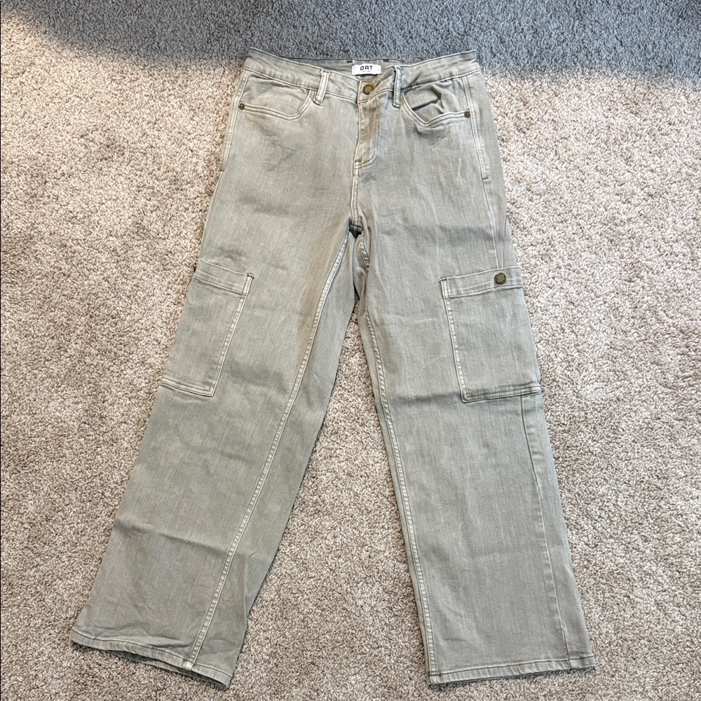 Oat New York Women's Light Gray Cropped Jeans